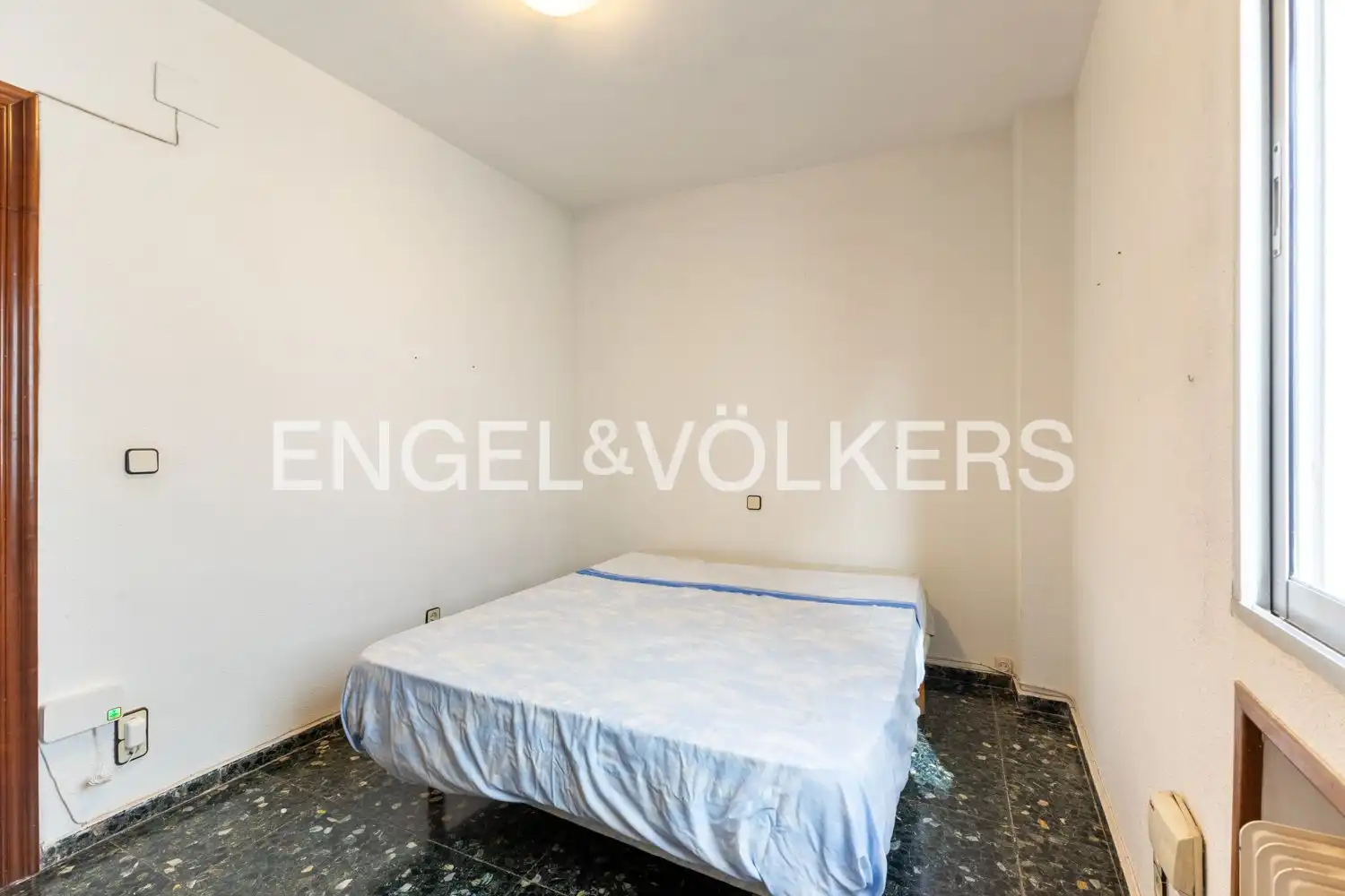 Habitación de Piso en venta en Valencia con Calefacción y Balcón