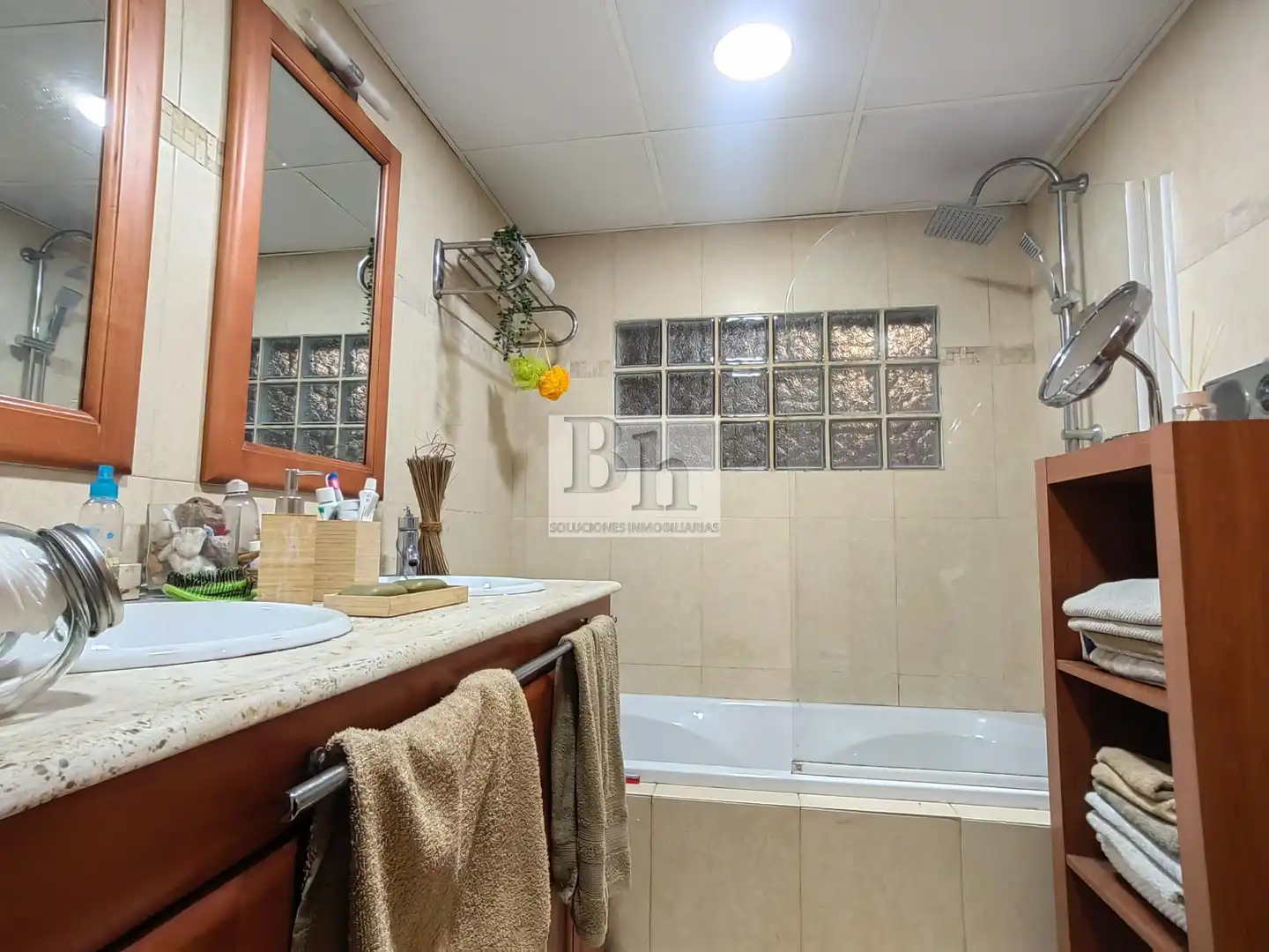 Bathroom of Flat for sale in Málaga  with Air Conditioner, Private garden and Terrace