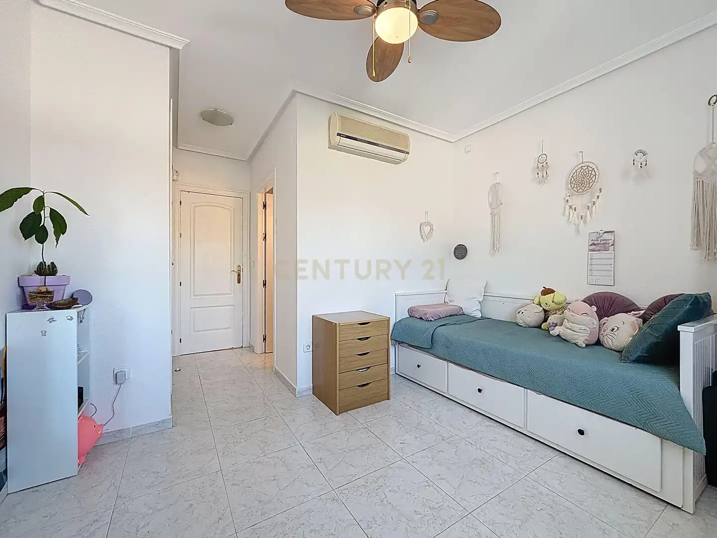 Dormitori de Casa o xalet en venda en Orihuela amb Jardí privat, Traster i Piscina
