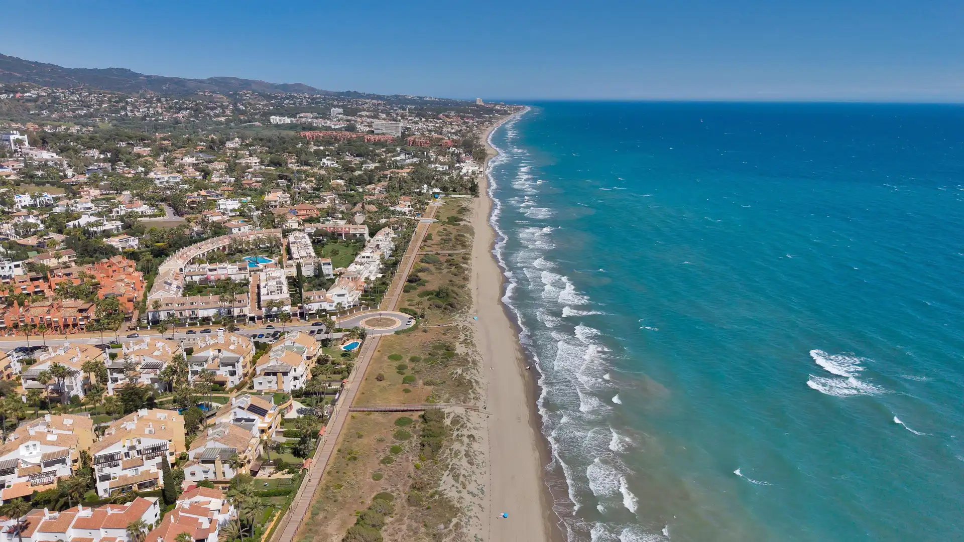 Vista exterior de Apartament en venda en Marbella amb Aire condicionat, Calefacció i Jardí privat