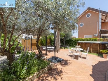 Casa con piscina en venta en Calle TORTOLA (VENT)