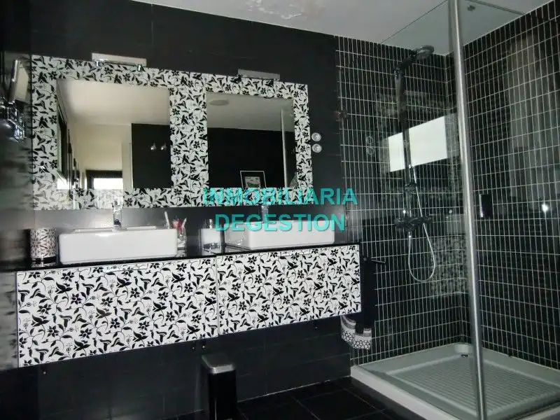 Baño de Casa o chalet en venta en Linares con Aire acondicionado, Calefacción y Jardín privado