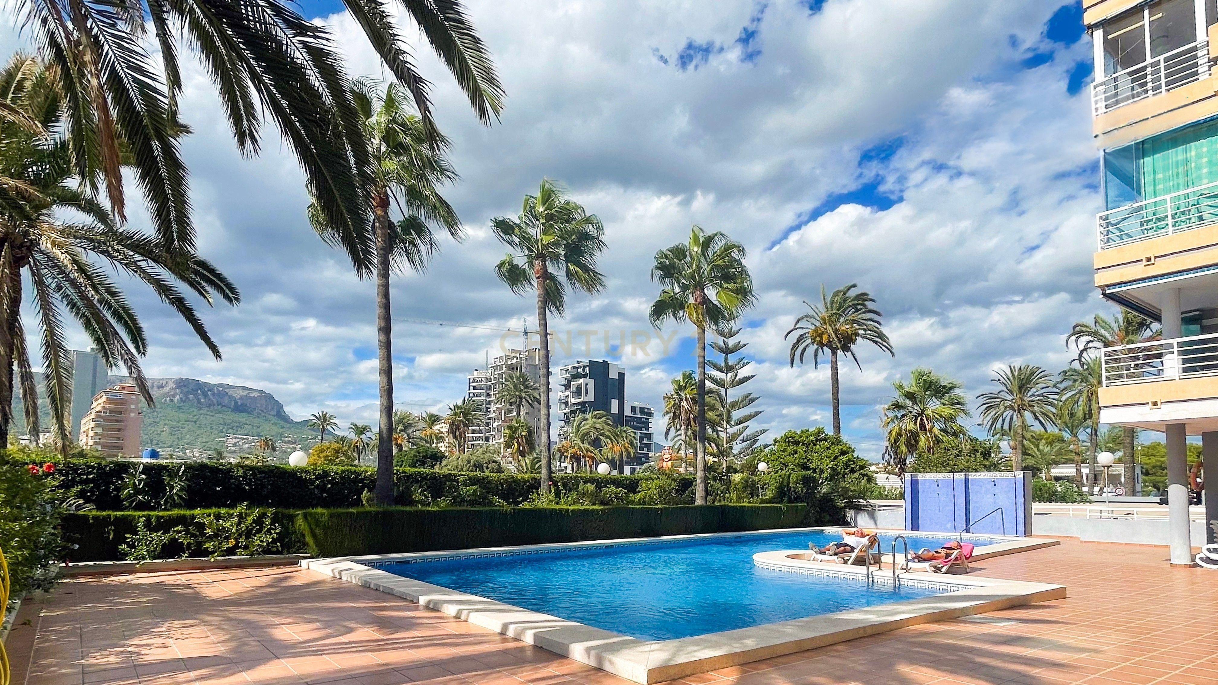 Swimming pool of Apartment to rent in Calpe / Calp  with Air Conditioner, Washing machine and Microwave