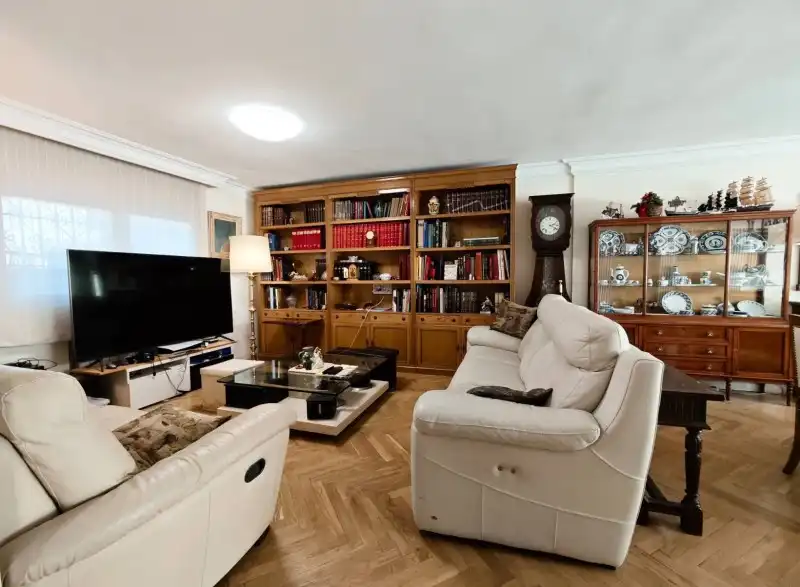 Sala d'estar de Casa o xalet en venda en Madrid amb Aire condicionat, Calefacció i Terrassa
