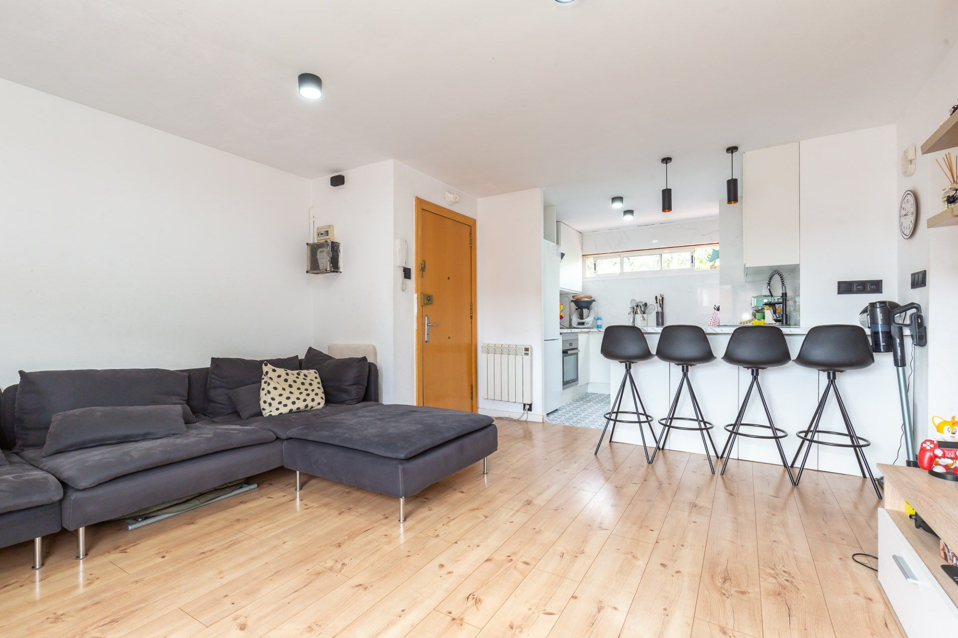Sala d'estar de Pis en venda en Cornellà de Llobregat amb Calefacció