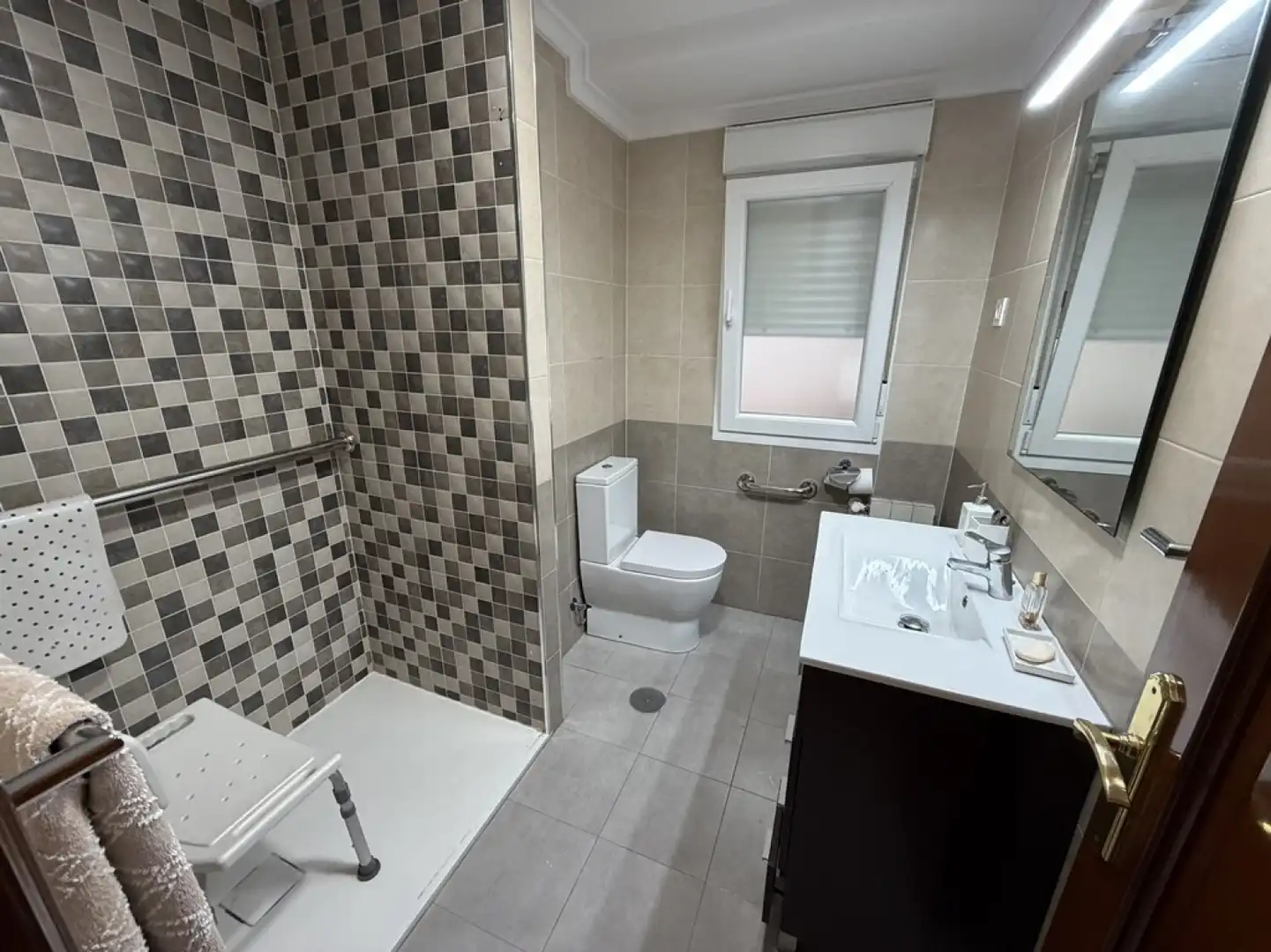 Bathroom of Flat for sale in Avilés  with Heating and Parquet flooring