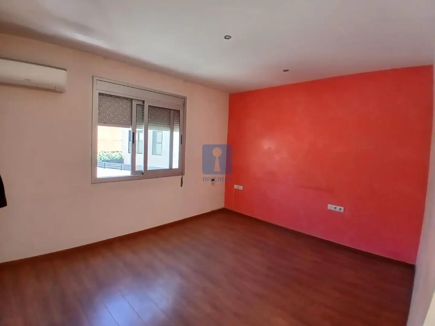 Habitación de Casa adosada en venta en El Prat de Llobregat con Aire acondicionado, Calefacción y Terraza