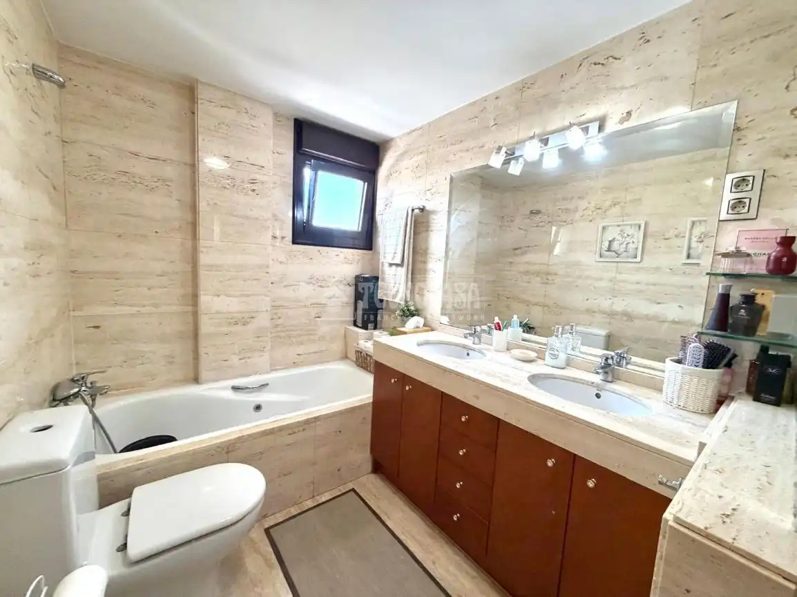 Baño de Piso en venta en Quijorna con Calefacción y Terraza