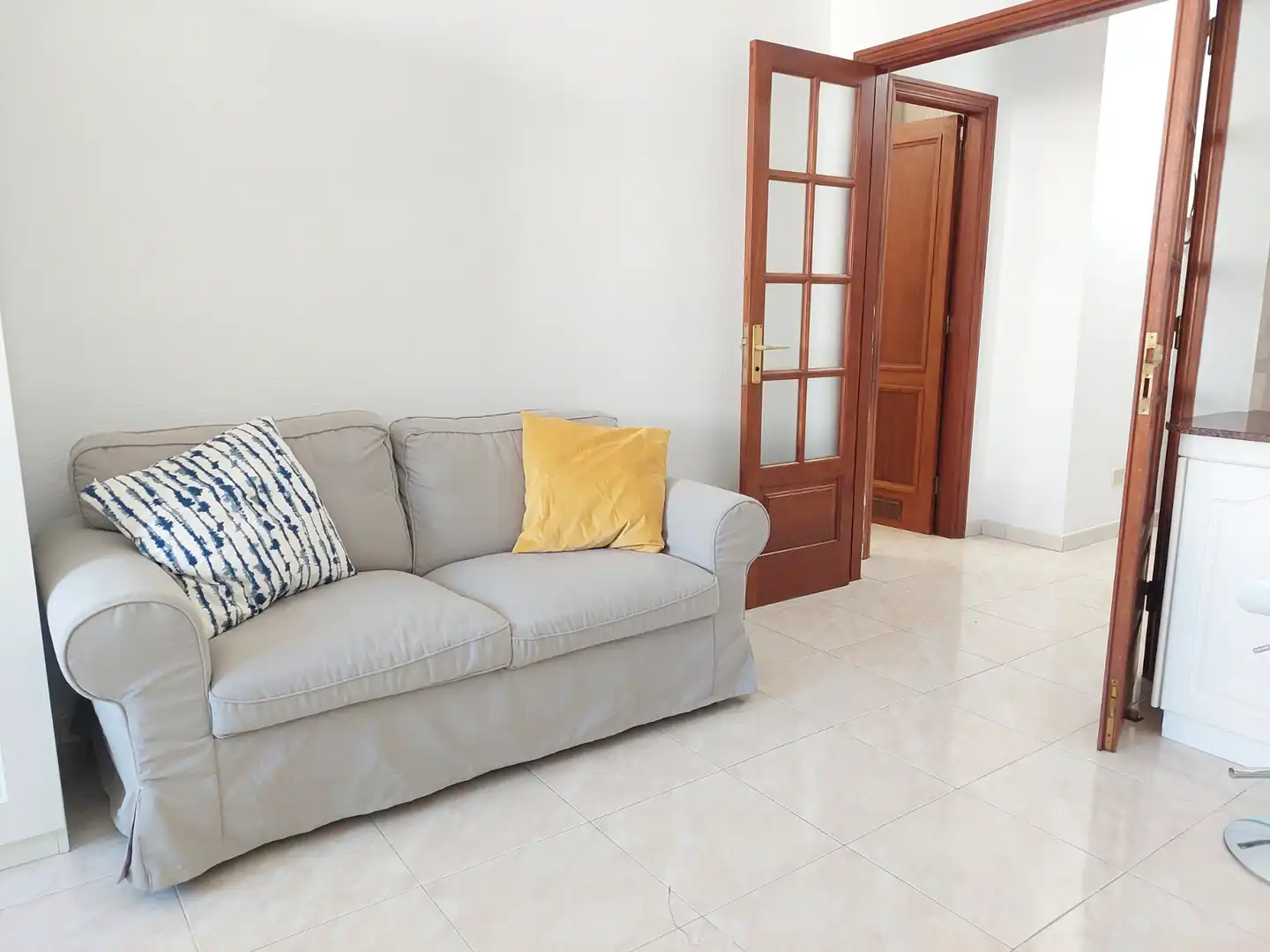 Sala d'estar de Estudi de lloguer en Las Palmas de Gran Canaria amb Moblat, Forn i Rentadora