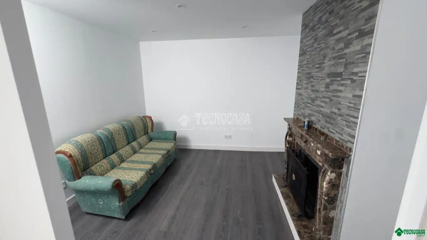 Sala de estar de Casa adosada en venta en Villarrubio con Calefacción, Amueblado y Alarma