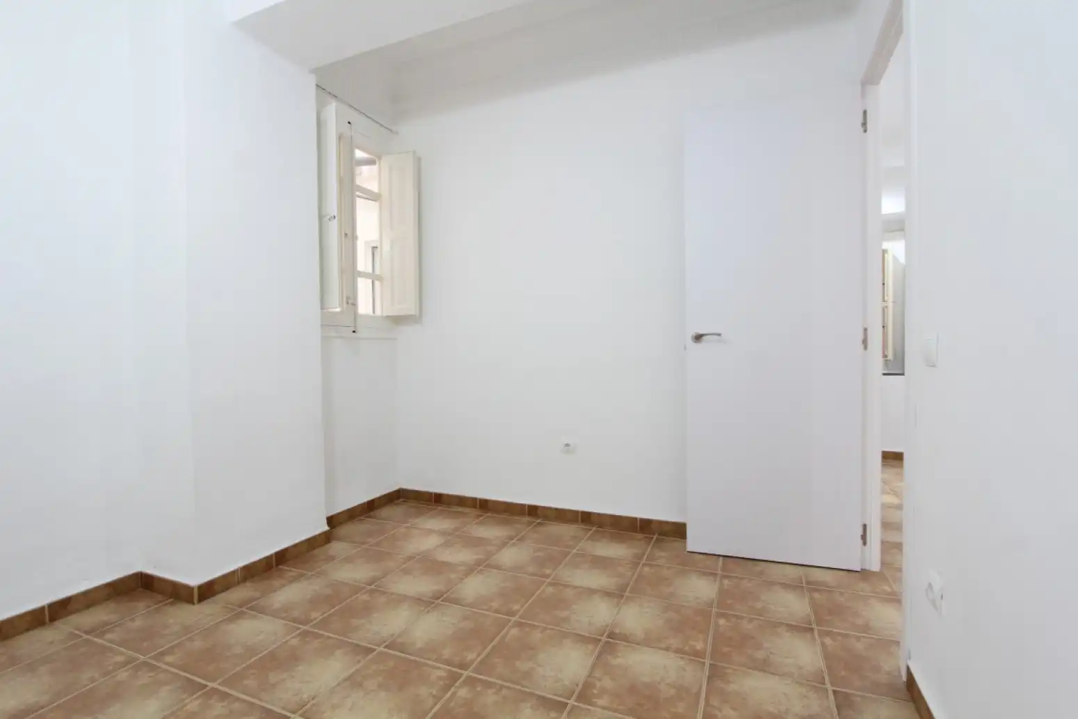Schlafzimmer von Wohnung zur Miete in Valencia mit Heizung