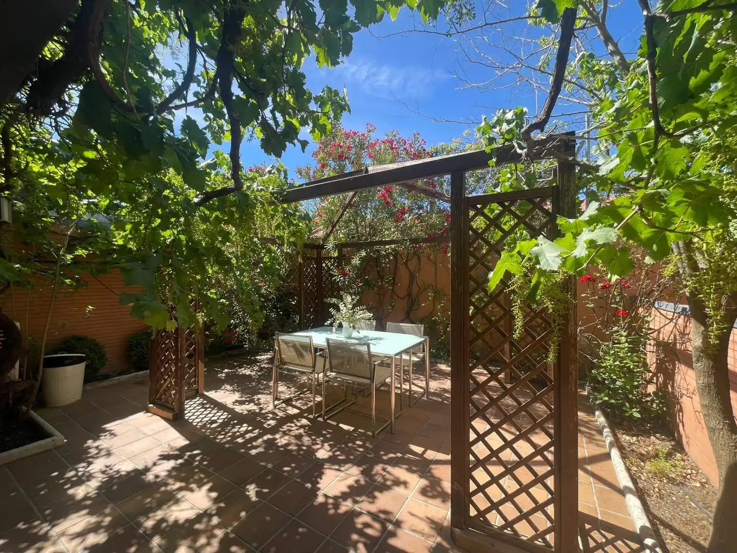 Terrassa de Casa adosada en venda en Torrelodones amb Aire condicionat, Calefacció i Jardí privat