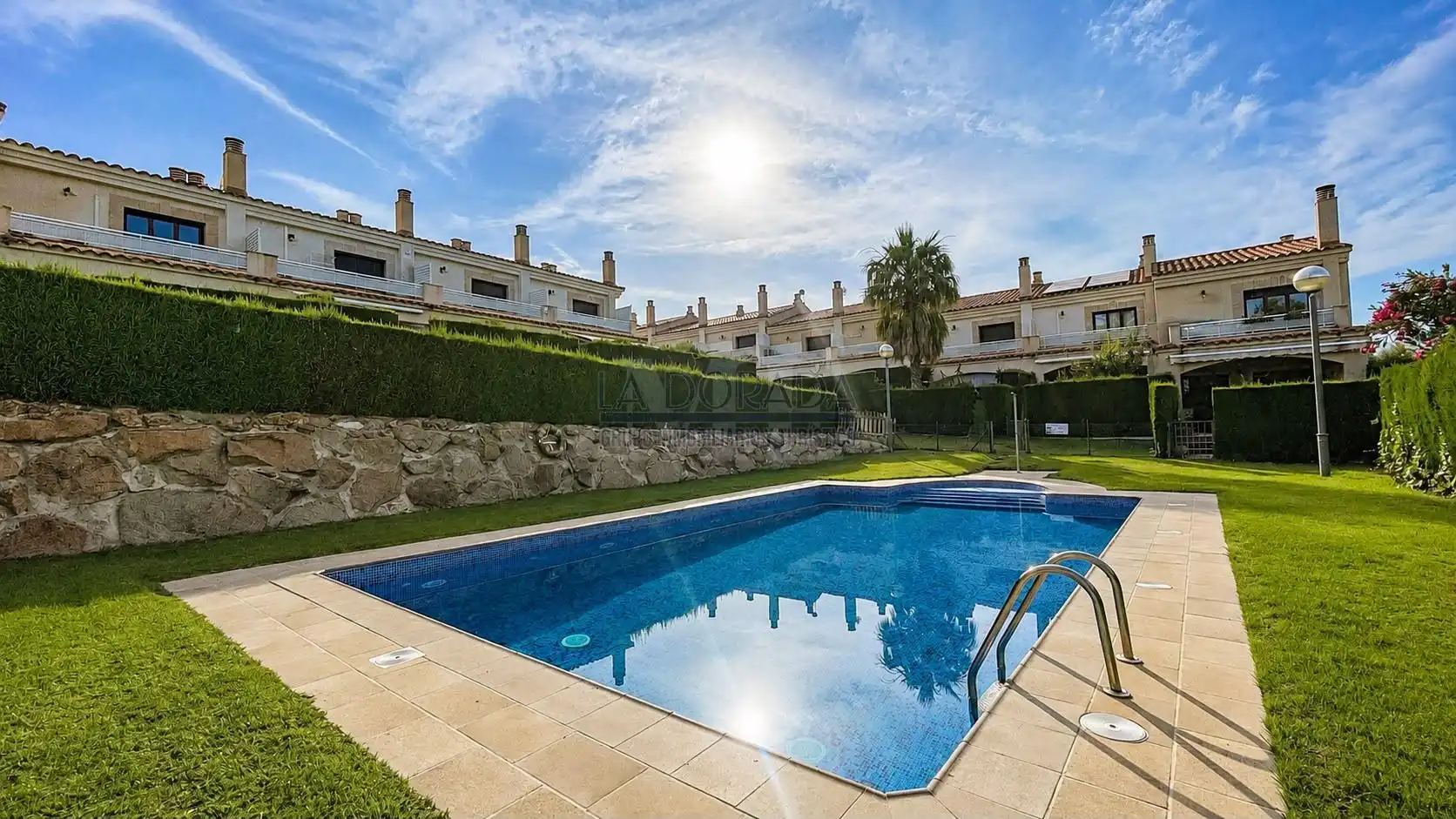 Schwimmbecken von Einfamilien-Reihenhaus zum Verkauf in Mont-roig del Camp mit Klimaanlage, Terrasse und Abstellraum
