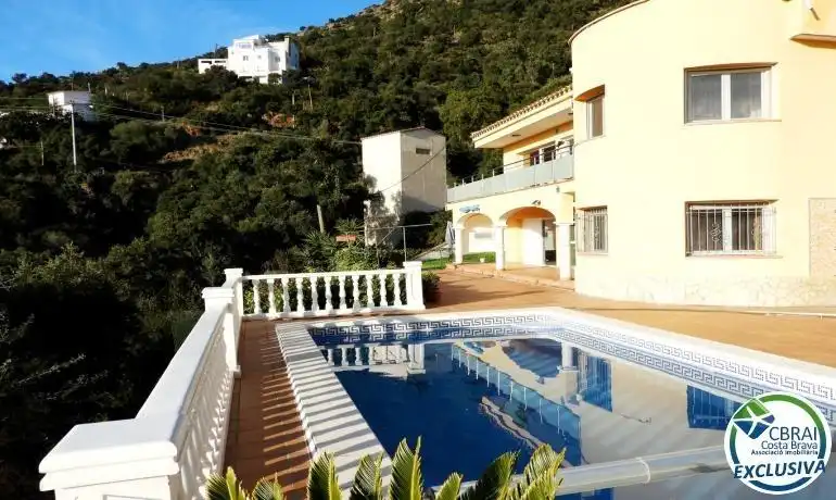 House with terrace for sale in Nord