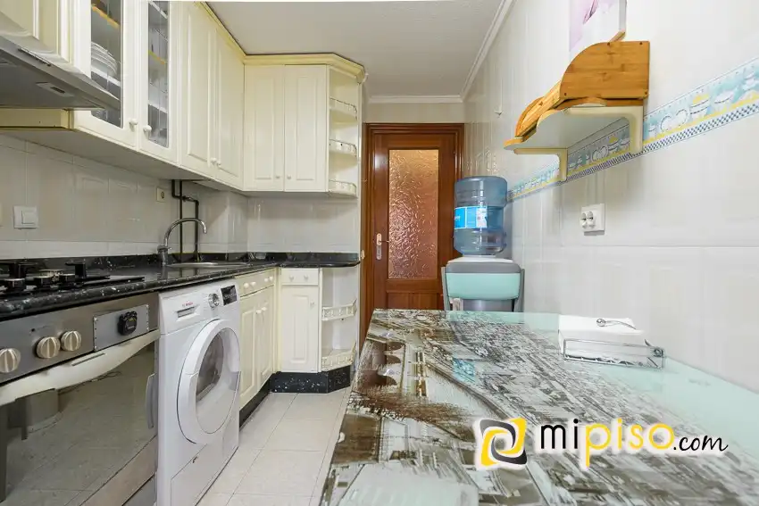 Cocina de Piso en venta en Santoña con Terraza, Trastero y Balcón