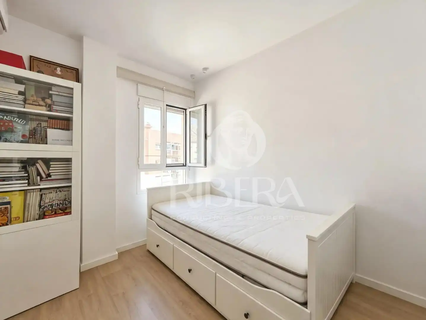 Schlafzimmer von Dachboden zum Verkauf in Valencia mit Klimaanlage, Terrasse und Abstellraum