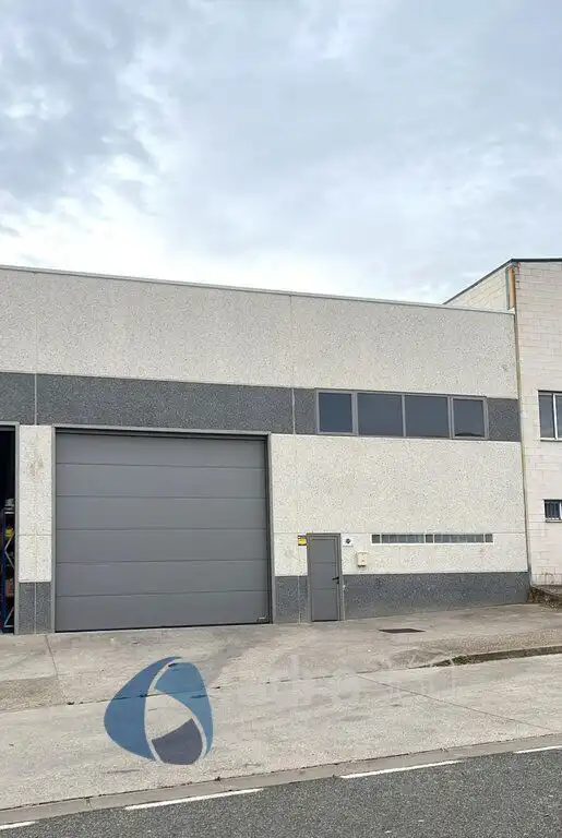 Außenansicht von Fabrikhallen zum Verkauf in Alberite