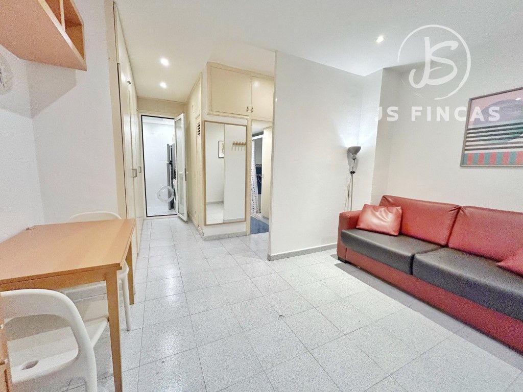 Vista exterior de Pis de lloguer en  Barcelona Capital amb Moblat, Rentadora i Microones