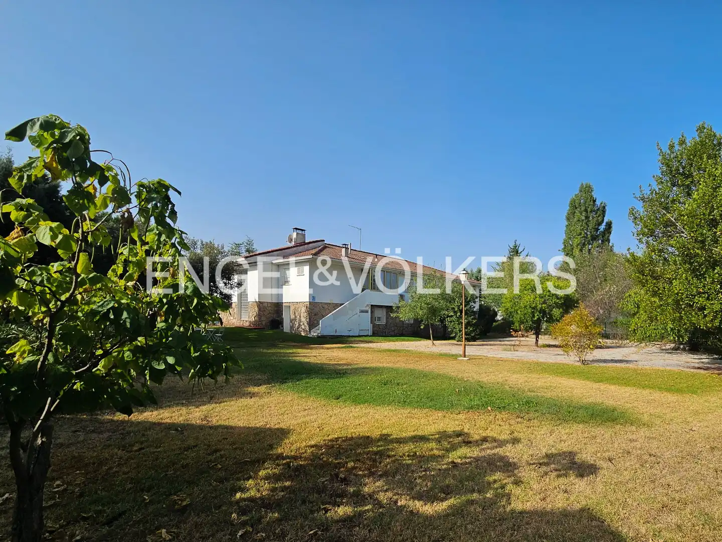 Vista exterior de Casa o xalet en venda en Alpedrete amb Calefacció, Jardí privat i Terrassa