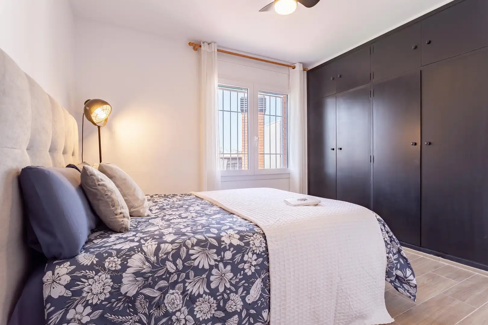 Schlafzimmer von Dachboden zum Verkauf in Vila-seca mit Terrasse und Schwimmbad