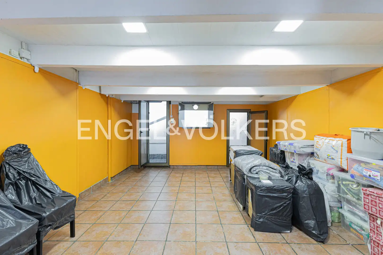 Piso en venta en Barcelona con Calefacción, Terraza y Balcón