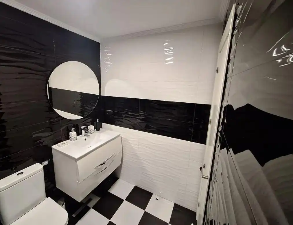 Baño de Piso de alquiler en Sevilla con Aire acondicionado, Amueblado y Piscina comunitaria