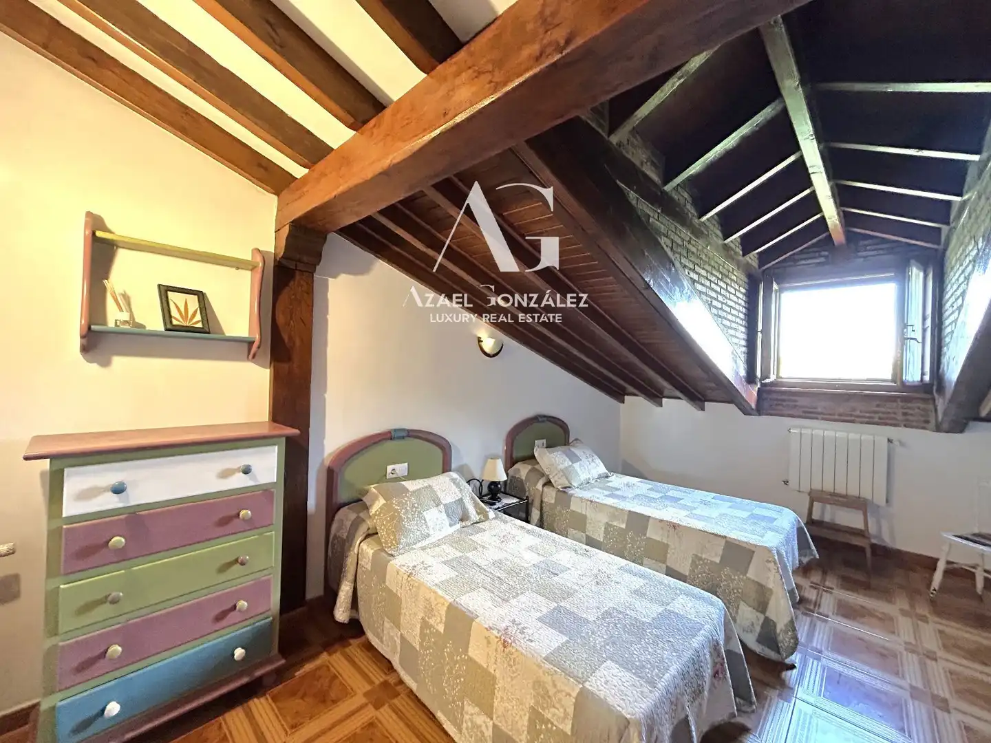 Habitación de Casa adosada en venta en Val de San Vicente  con Calefacción, Terraza y Amueblado