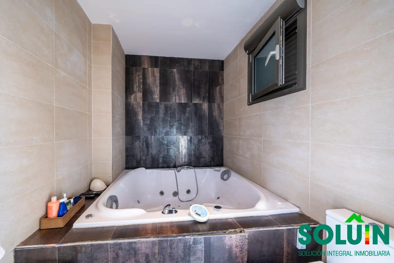 Bathroom of Houses for sale in Pozuelo de Alarcón  with Air Conditioner, Heating and Private garden
