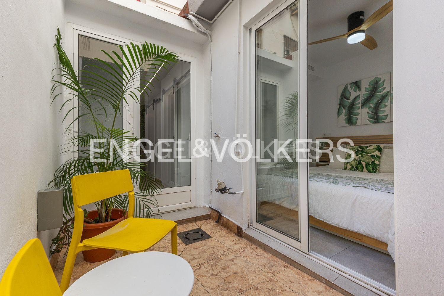 Balcony of Apartment for rent in  Valencia Capital  with Air Conditioner, Heating and Furnished