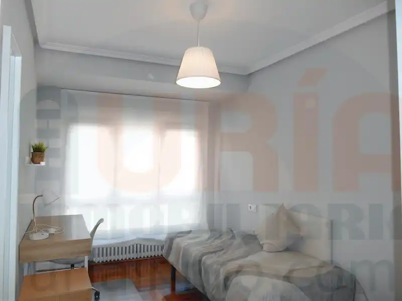 Schlafzimmer von Wohnung zur Miete in Oviedo  mit Heizung, Terrasse und Möbliert