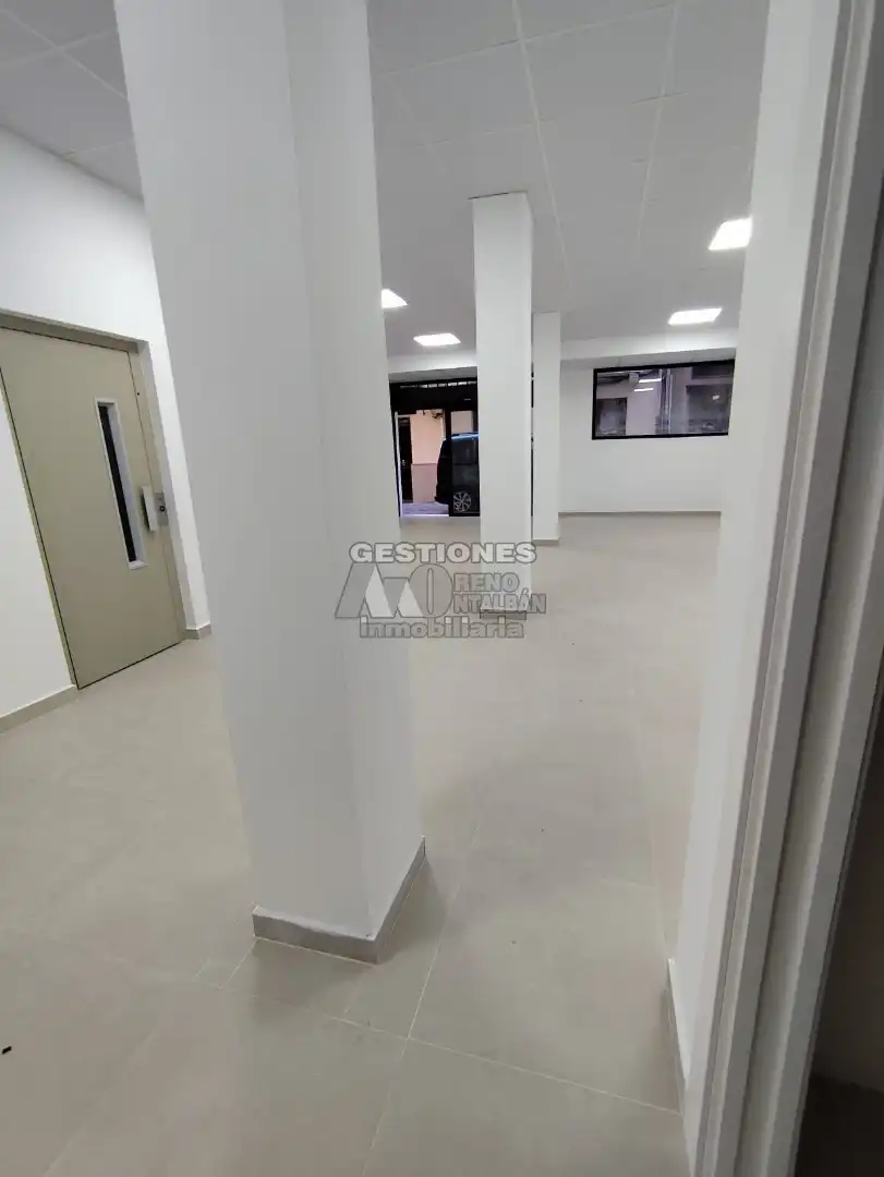 Local comercial de lloguer a Calle Cruz, imagen 2