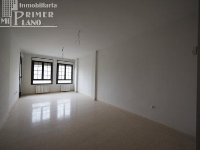 Sala d'estar de Pis en venda en Tomelloso amb Calefacció, Traster i Balcó