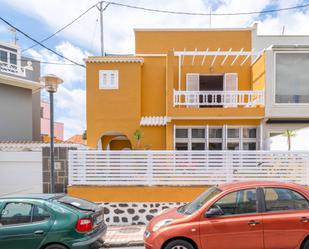 Vista exterior de Casa adosada en venda en Las Palmas de Gran Canaria amb Jardí privat, Terrassa i Traster