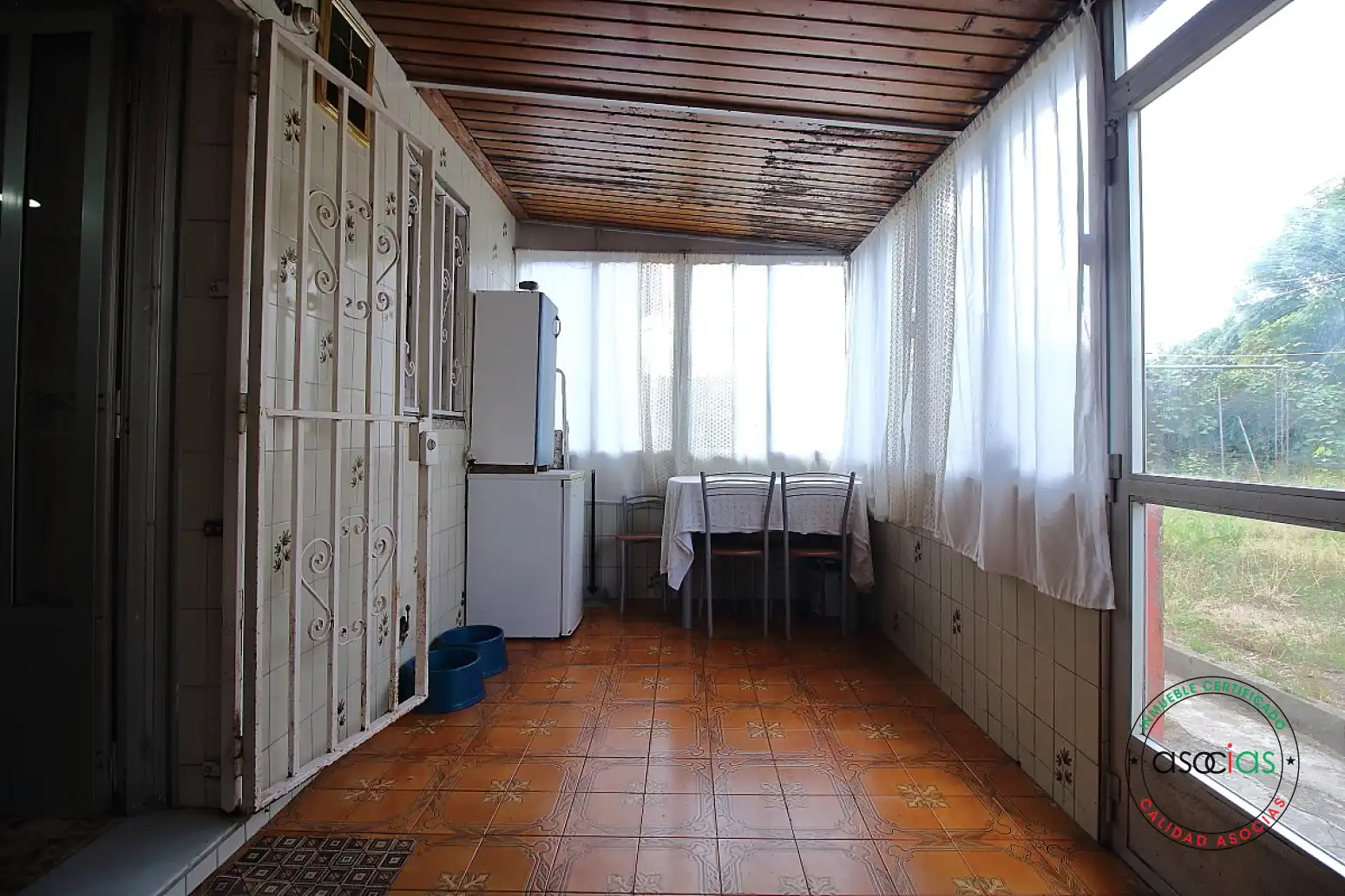 Cuina de Casa o xalet en venda en Gijón  amb Calefacció