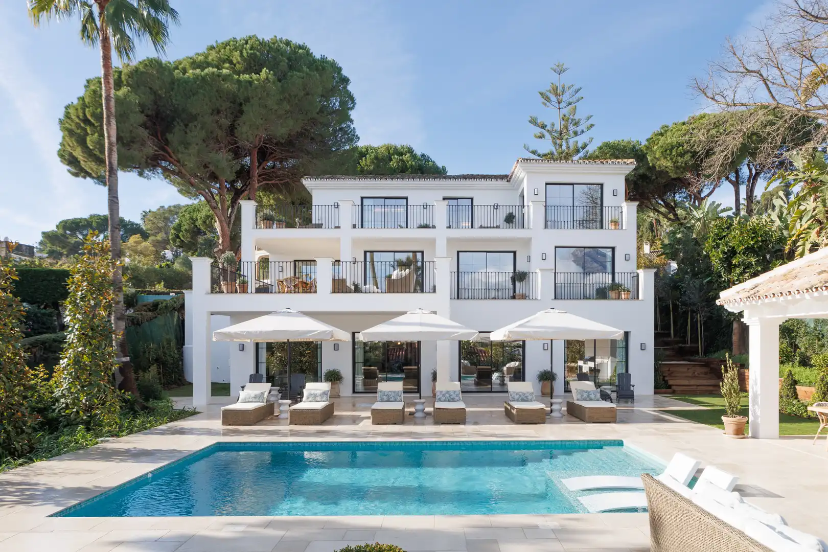 House with pool for sale in Marbella Centro