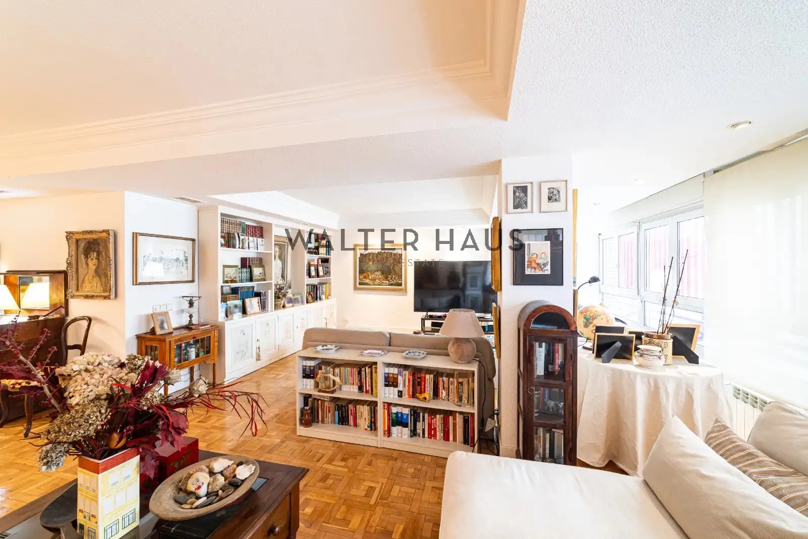Living room of Flat for sale in Madrid  with Air Conditioner, Heating and Terrace