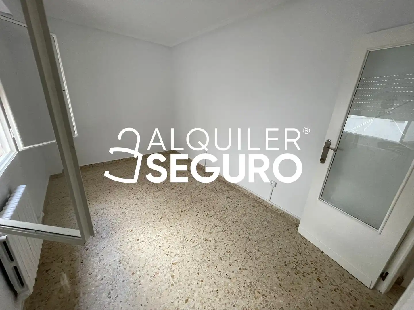 Dormitori de Pis de lloguer en Zaragoza amb Calefacció i Terrassa