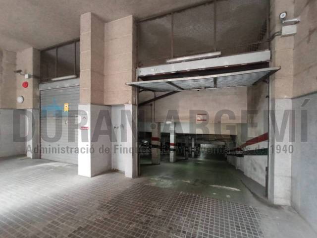 Garaje en Venta en SANTIAGO RUSIÑOL, 5 en Cementiri Vell