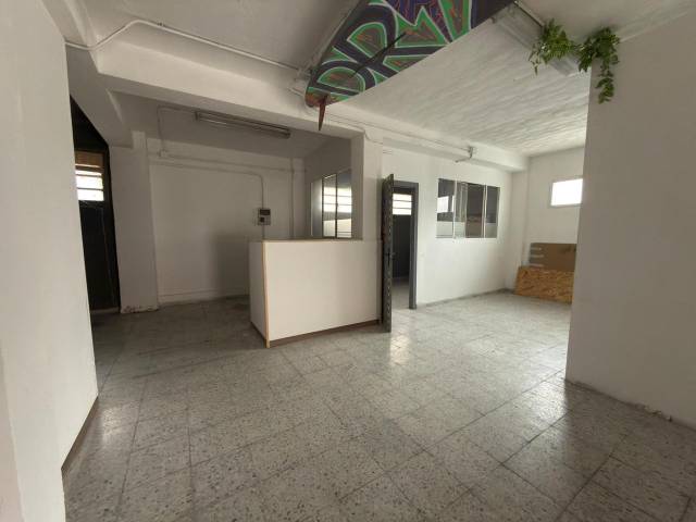 Local comercial en Alquiler en Del Lago Leman en Casco histórico de Vicálvaro