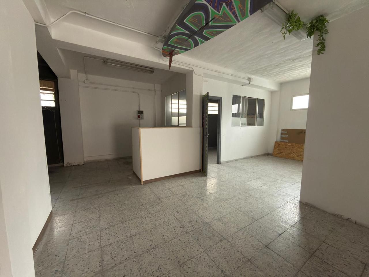 Local de alquiler en Del Lago Leman, Casco histórico de Vicálvaro, Vicálvaro