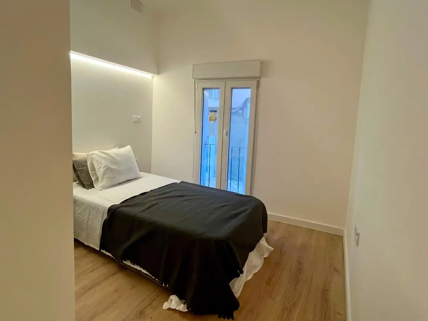 Dormitori de Casa adosada en venda en Elda amb Terrassa i Balcó