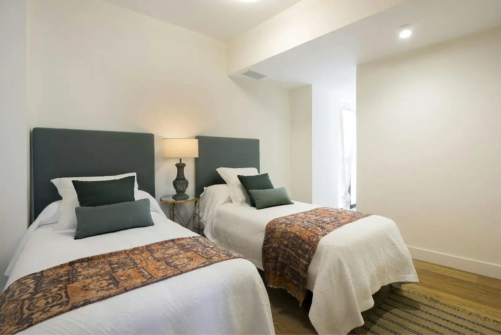 Bedroom of Flat for rent in Sevilla  with Air Conditioner, Heating and Washing machine