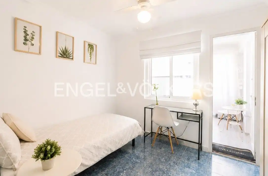 Schlafzimmer von Dachboden zur Miete in Valencia mit Klimaanlage, Heizung und Terrasse