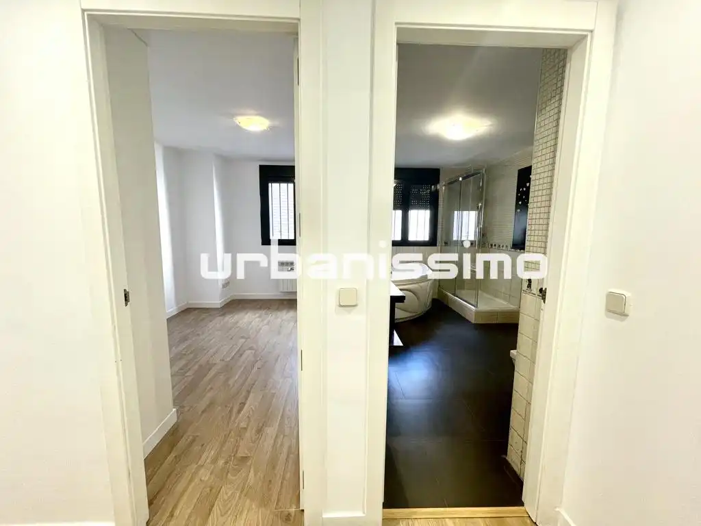 Flat for rent in Calle de Granada, Pacífico