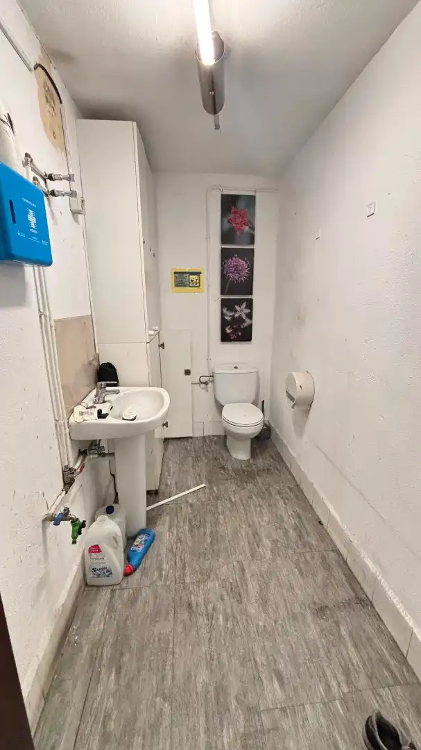 Bathroom of Industrial buildings for sale in Villares de la Reina