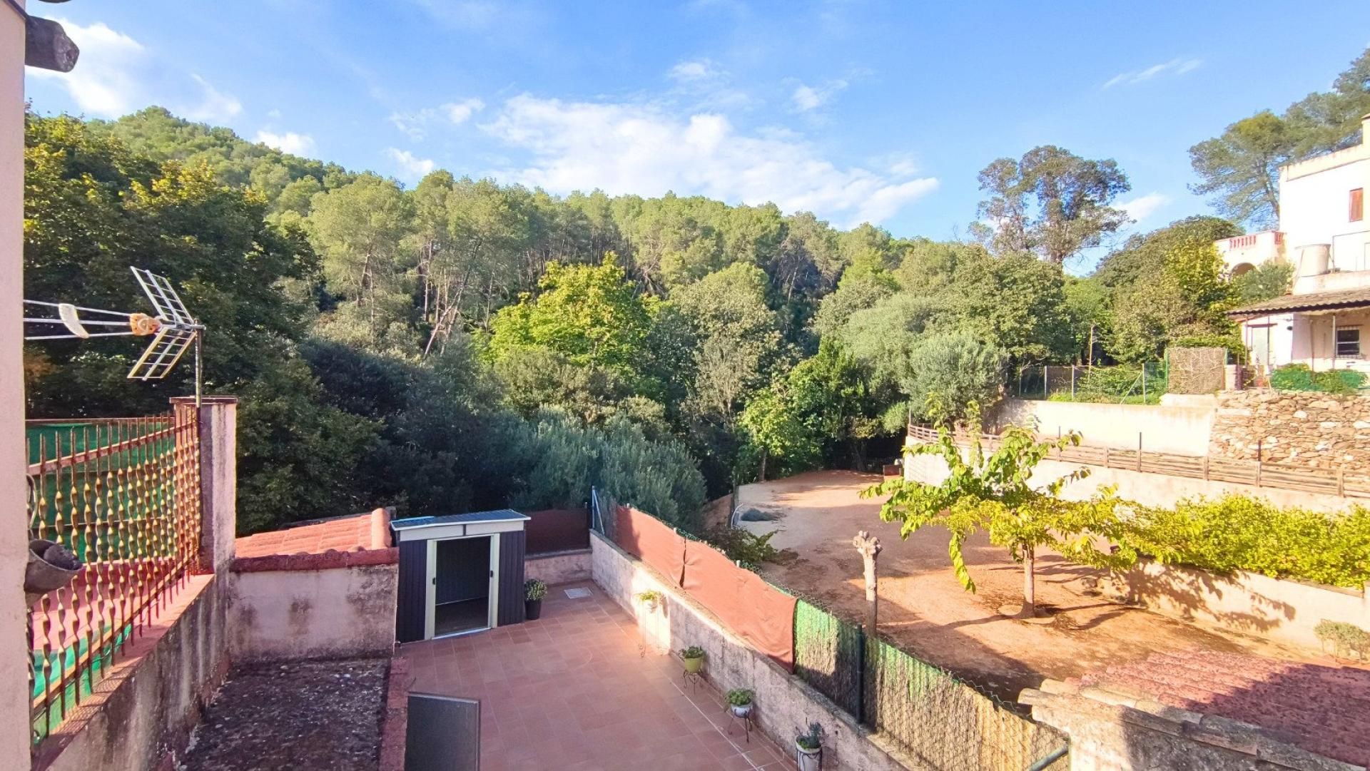 Vista exterior de Casa adosada en venda en Molins de Rei amb Terrassa i Balcó