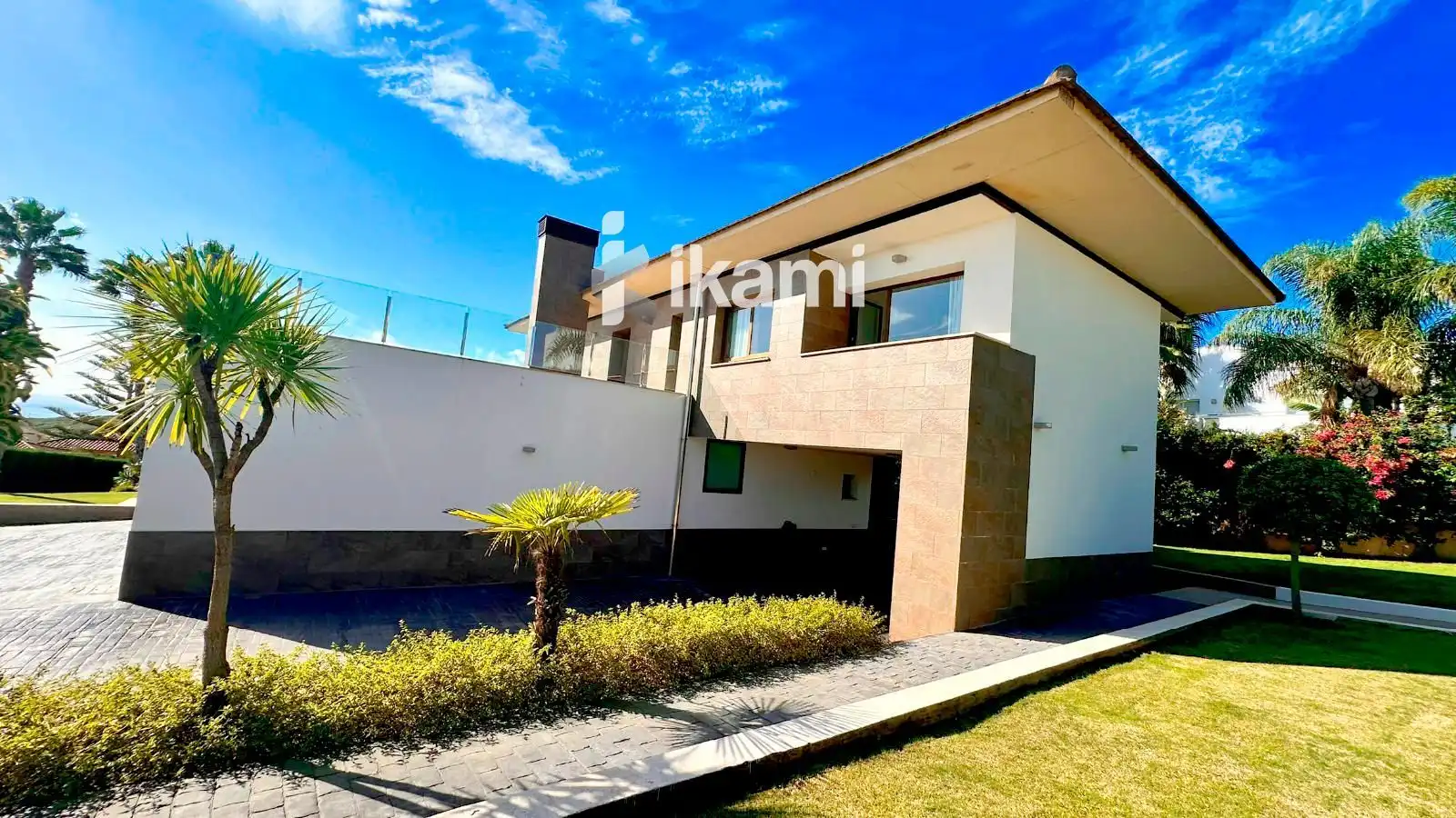 Vista exterior de Casa o chalet en venta en La Alcaidesa con Aire acondicionado, Calefacción y Terraza