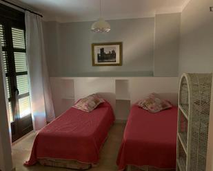 Bedroom of House or chalet to share in  Sevilla Capital  with Air Conditioner and Balcony