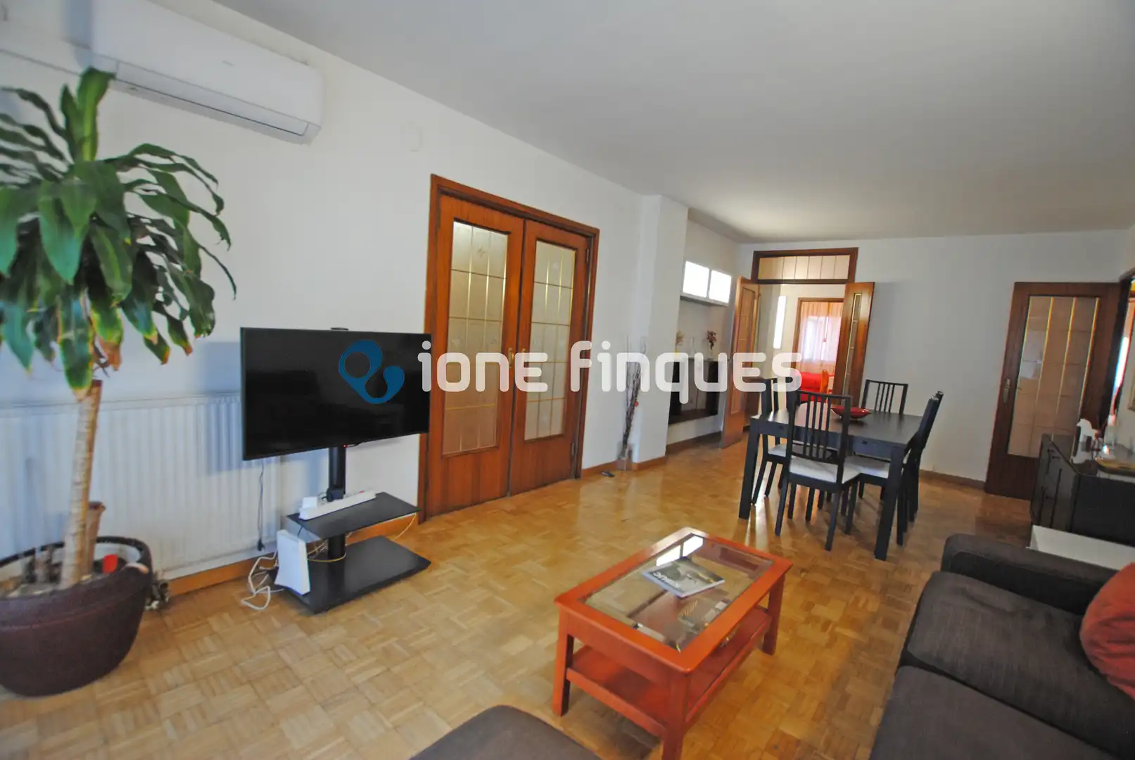 Living room of Flat for sale in Cerdanyola del Vallès  with Heating, Terrace and Storage room