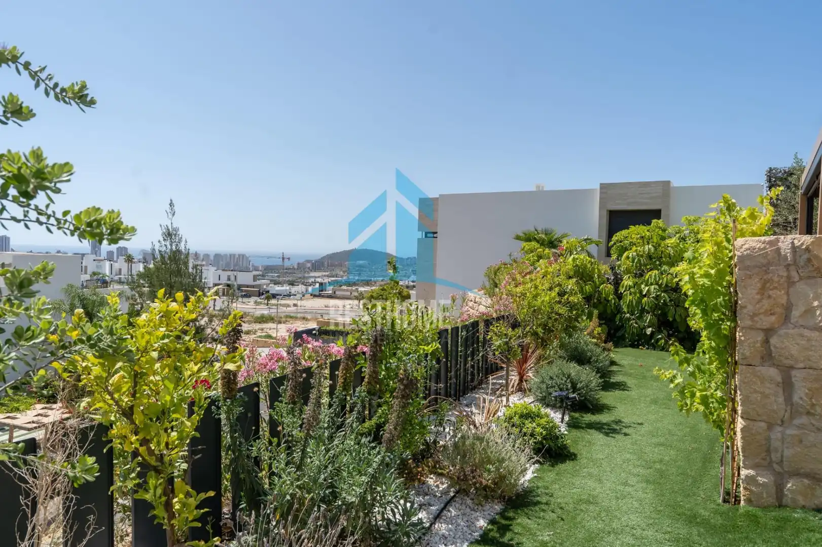 Terrassa de Casa o xalet en venda en Finestrat amb Aire condicionat, Calefacció i Jardí privat